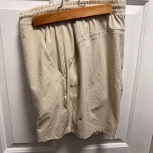 Like New- Lululemon Pace Breaker 7” Shorts - Linerless